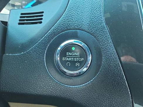 Used 2017 Ford Explorer XLT image 29