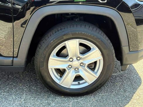 Certified 2022 Jeep Compass Latitude w/ Convenience Group AWD/4WD image 12