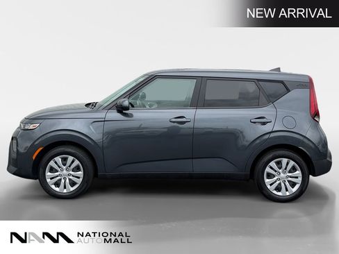 Used 2022 Kia Soul LX FWD image 2