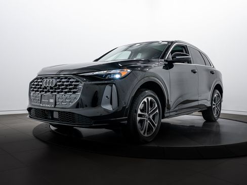 Certified 2025 Audi Q5 Premium w/ Convenience Package image 7