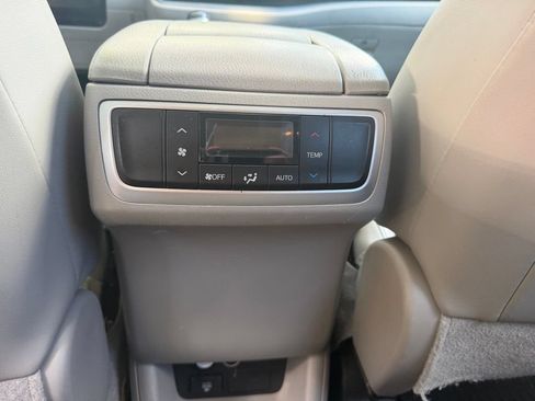 Used 2015 Toyota Highlander XLE AWD/4WD image 18