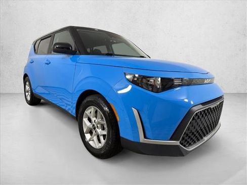 Used 2023 Kia Soul S FWD image 1