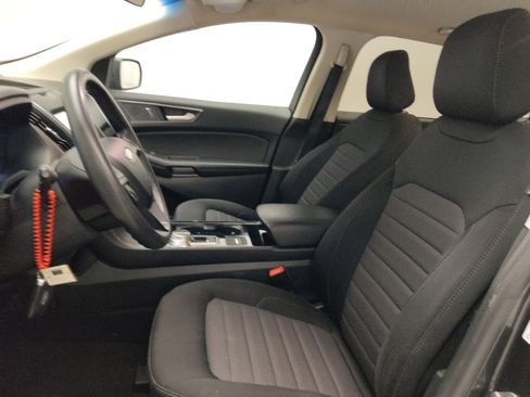 Used 2020 Ford Edge SE image 17