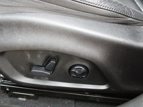 Used 2017 Jeep Renegade Limited image 9