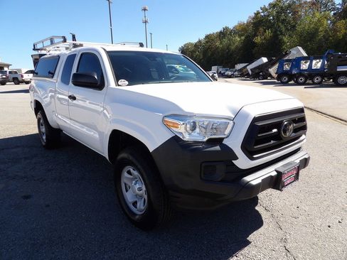 Used 2021 Toyota Tacoma SR RWD image 11