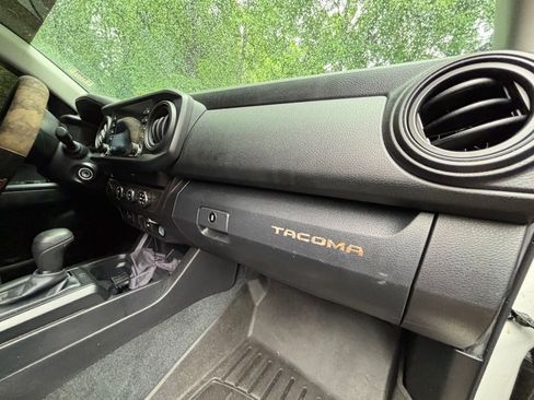 Used 2022 Toyota Tacoma SR w/ SR Convenience Package AWD/4WD image 12
