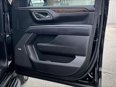 Used 2023 Chevrolet Tahoe Premier w/ Premium Package image 12