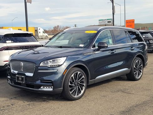 Used 2023 Lincoln Aviator Reserve w/ Equipment Group 201A image 8