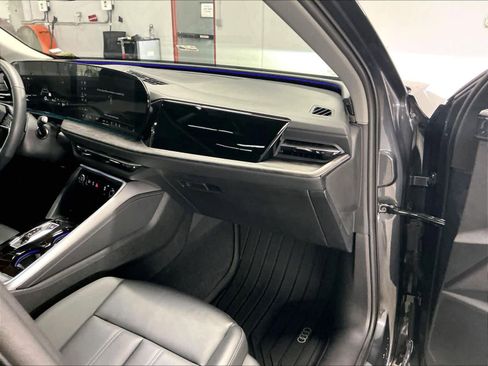 Certified 2025 Audi Q5 Premium Plus w/ Premium Plus image 18