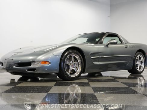 Used 2003 Chevrolet Corvette Coupe w/ Preferred Equipment Group RWD image 22