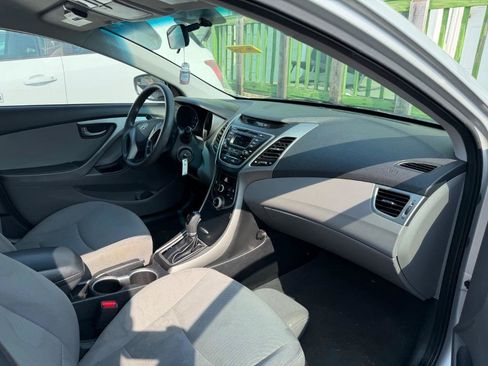 Used 2016 Hyundai Elantra SE FWD image 14