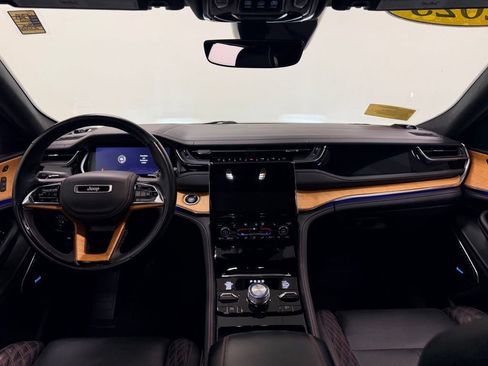 Used 2023 Jeep Grand Cherokee Summit AWD/4WD image 13