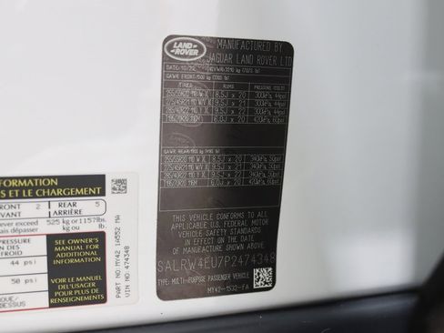 Used 2023 Land Rover Discovery Metropolitan Edition image 47