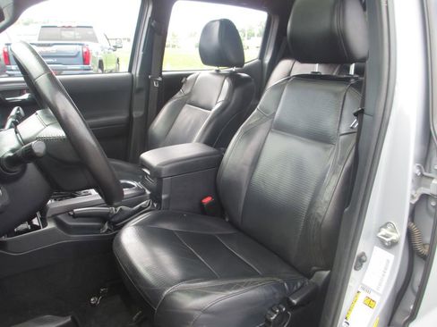 Used 2019 Toyota Tacoma TRD Off-Road AWD/4WD image 20