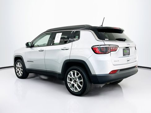 Used 2025 Jeep Compass Limited AWD/4WD image 5