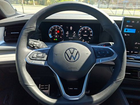New 2026 Volkswagen Tiguan SE R-Line AWD/4WD image 14
