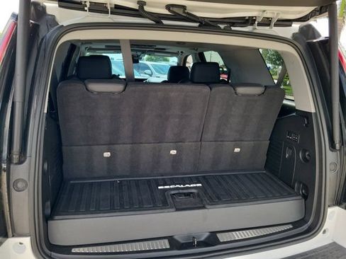 Used 2020 Cadillac Escalade Luxury RWD image 14
