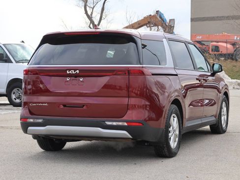 Used 2022 Kia Carnival LX image 9