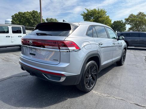 Used 2024 Volkswagen Atlas Cross Sport SE w/ Panoramic Sunroof Package image 5