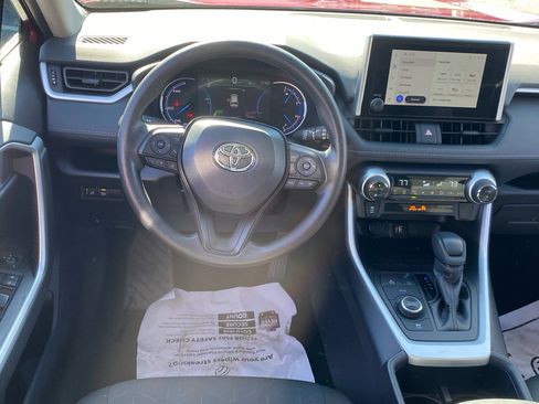 Used 2025 Toyota RAV4 XLE image 8