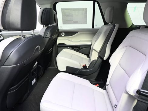 New 2026 Lincoln Navigator Reserve w/ Jet Appearance Package AWD/4WD image 21