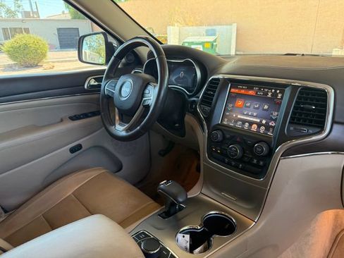 Used 2015 Jeep Grand Cherokee Overland AWD/4WD image 32
