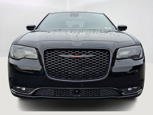 Used 2023 Chrysler 300 S w/ Comfort Group RWD image 2