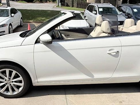 Used 2012 Volkswagen Eos Komfort FWD image 6