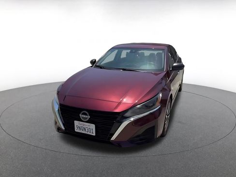 Used 2025 Nissan Altima 2.5 SV FWD image 4
