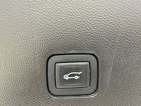 Used 2018 Chevrolet Traverse LT AWD/4WD image 4