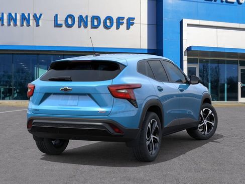 New 2026 Chevrolet Trax RS w/ Sunroof Package FWD image 4