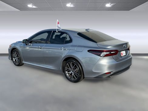 Certified 2022 Toyota Camry XLE image 3
