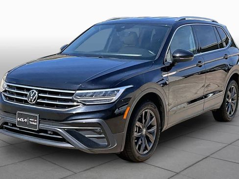 Used 2023 Volkswagen Tiguan SE FWD image 3