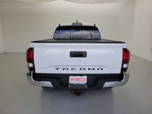 Used 2022 Toyota Tacoma SR5 RWD image 6