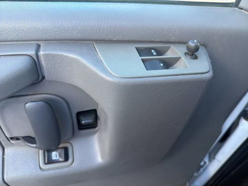 Used 2009 Chevrolet Express 1500 Passenger w/ LT Preferred Equipment Group image 19