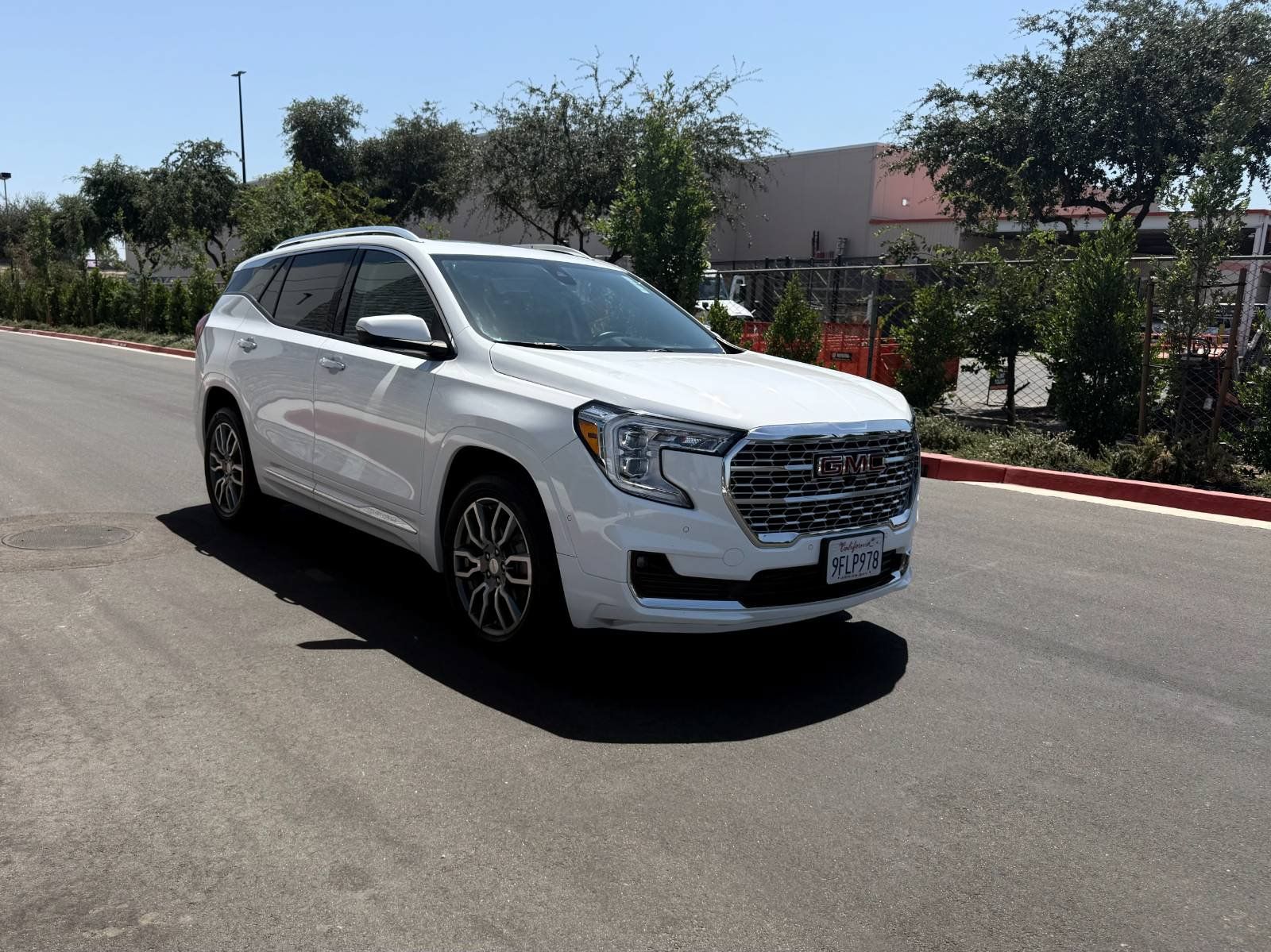 Used 2022 GMC Terrain Denali w/ Denali Premium Package AWD/4WD image 3