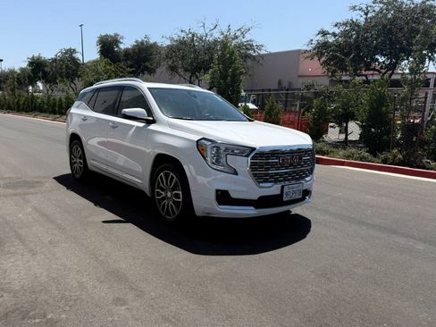 Used 2022 GMC Terrain Denali w/ Denali Premium Package AWD/4WD image 3