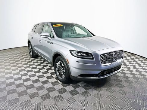 Used 2022 Lincoln Nautilus Reserve AWD/4WD image 3