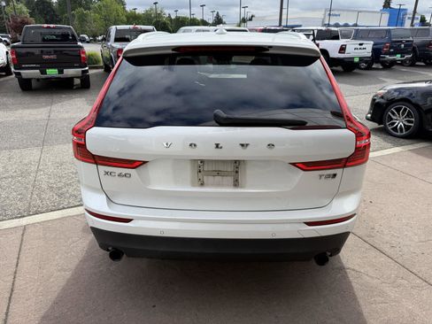 Used 2018 Volvo XC60 T5 Momentum w/ Convenience Package AWD/4WD image 5