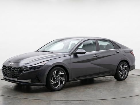 Used 2025 Hyundai Elantra SEL FWD image 3