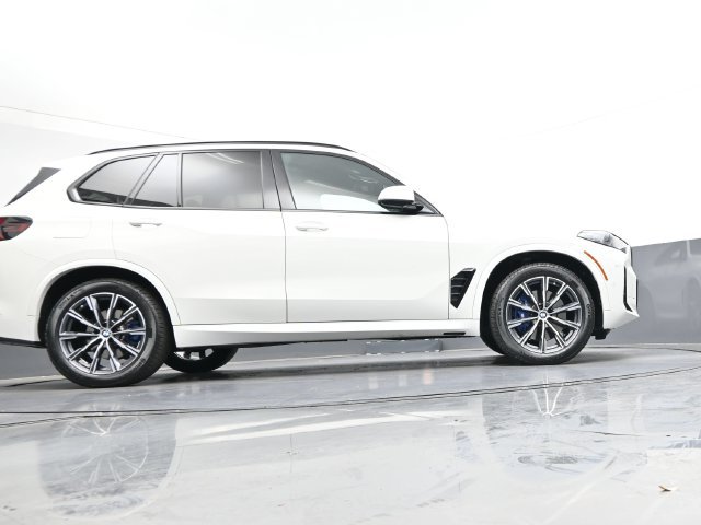 Used 2024 BMW X5 xDrive40i w/ M Sport Package AWD/4WD image 33