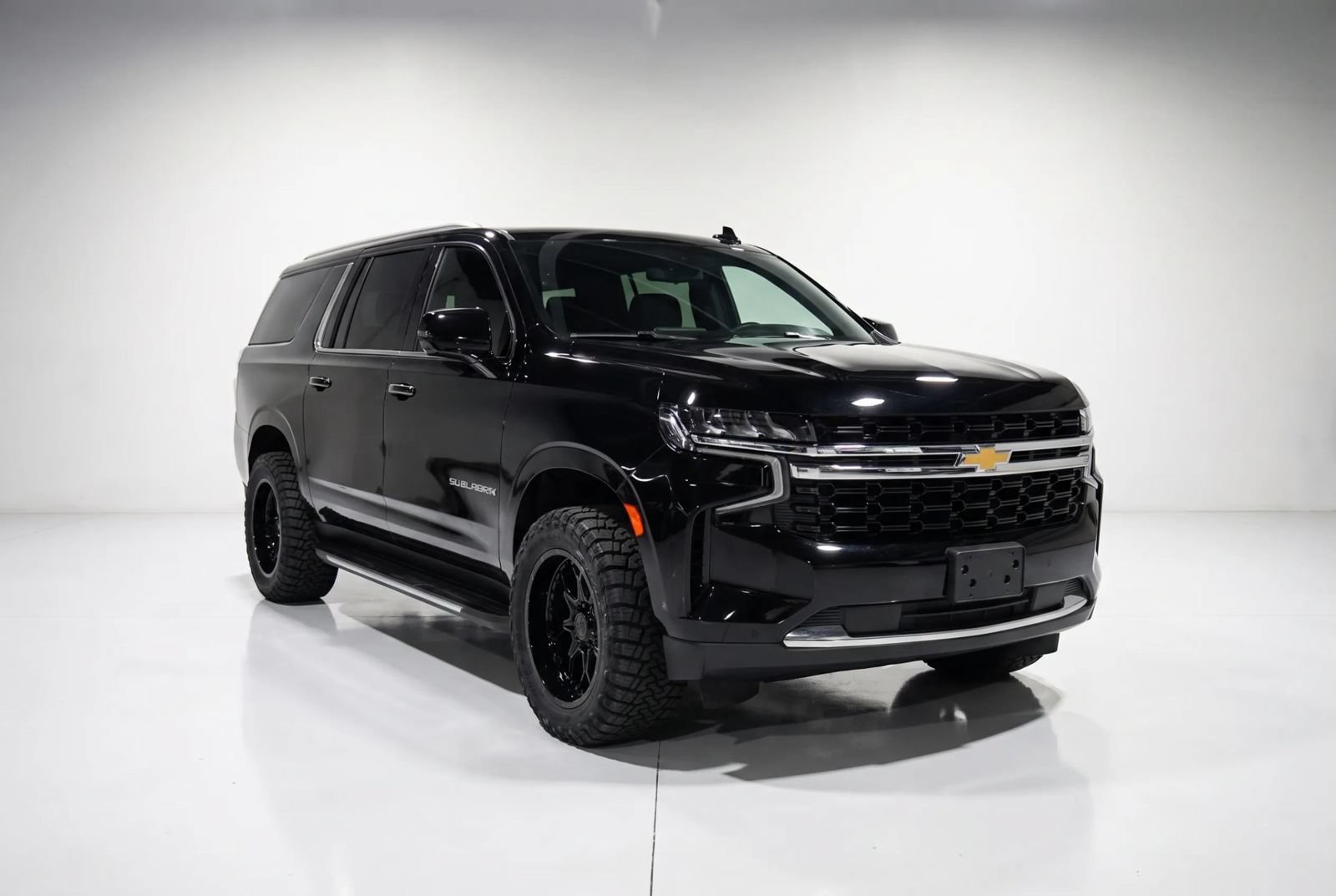 Used 2021 Chevrolet Suburban LS w/ Driver Alert Package AWD/4WD image 1