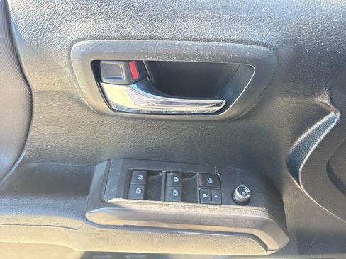 Used 2016 Toyota Tacoma 2WD Double Cab image 16