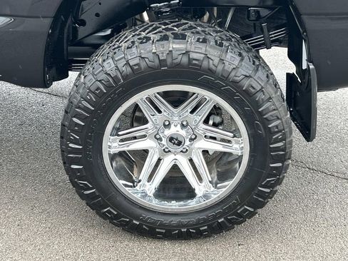 Used 2021 Nissan Titan SV w/ SV Convenience Package AWD/4WD image 16