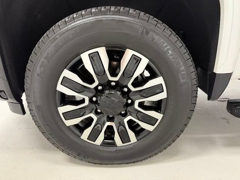 Certified 2024 GMC Sierra 2500 Denali Ultimate AWD/4WD image 19