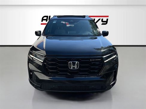 Used 2025 Honda Pilot Black Edition image 2