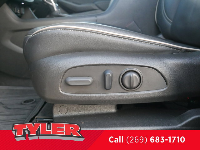 Used 2023 Chevrolet Traverse Premier w/ LPO, Floor Liner Package FWD image 20