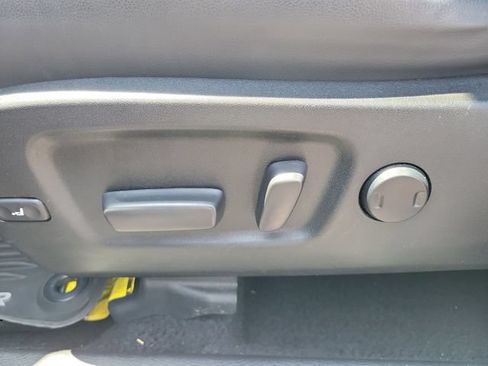 Used 2019 Toyota Highlander XLE AWD/4WD image 40