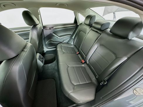 Used 2018 Volkswagen Passat 2.0T SE FWD image 29