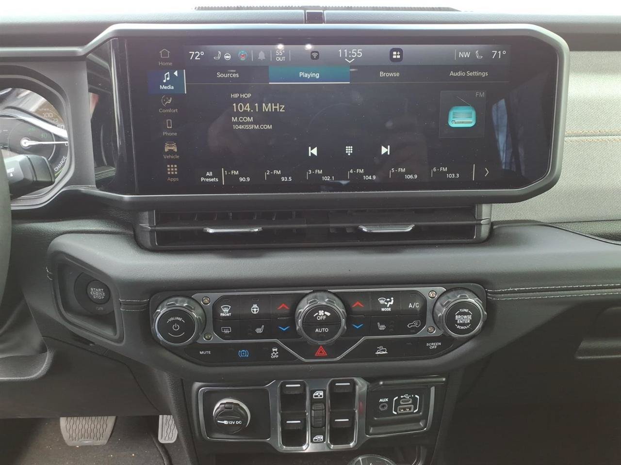 Used 2025 Jeep Wrangler Unlimited Sahara AWD/4WD image 10